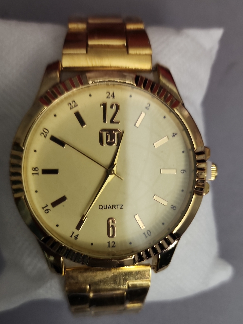 Men's Gold Quartz Wristwatch with Brushed Metal Bracelet